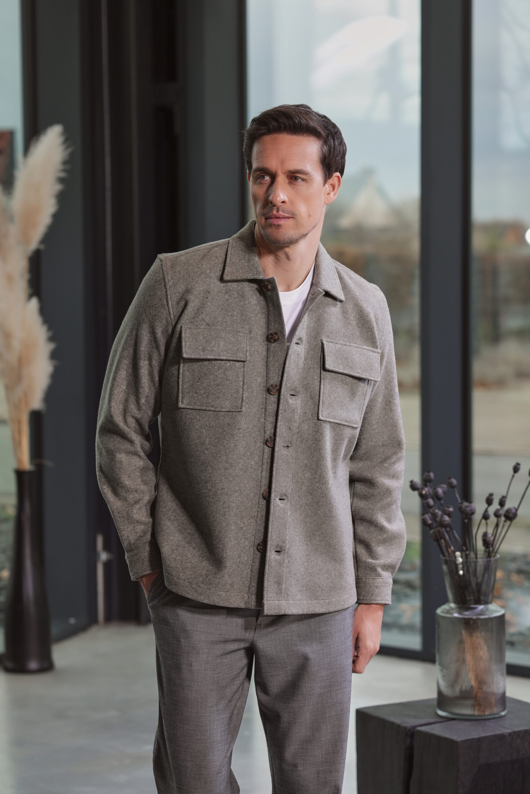 Ein stilvolles Casual Overshirt, das Look und Komfort für Alltag und Abend mühelos zusammenbringt - Commander Finest Clothing