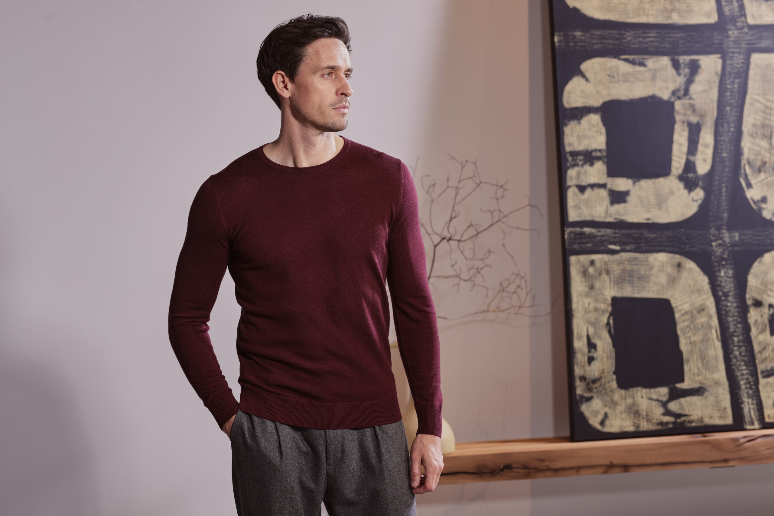 Hochwertiger Herren-Pullover aus purem Merino-Strick in elegantem Bordeaux-Rot – atmungsaktiv, weich auf der Haut und von höchster Qualität für einen stilvollen Look